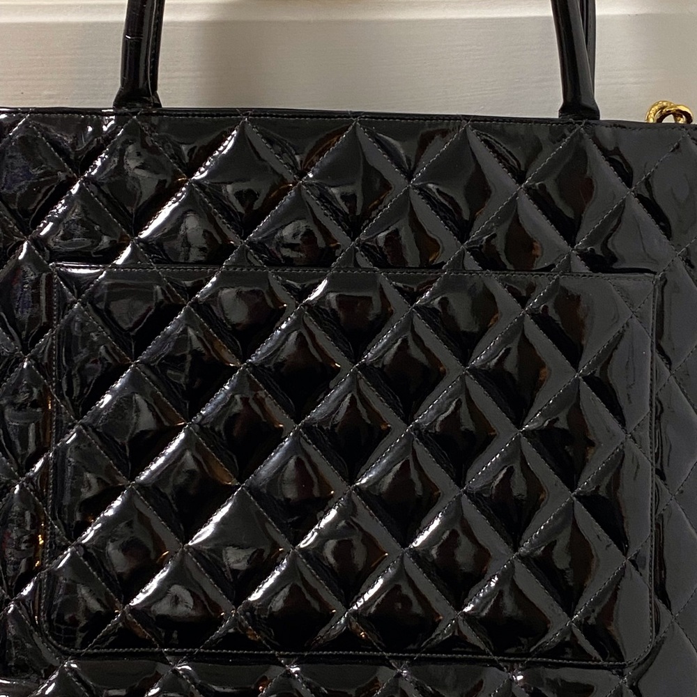 Authentic Chanel CC Black Patent Leather Gold  Medallion Tote Bag. Excellent - Picture 4 of 16